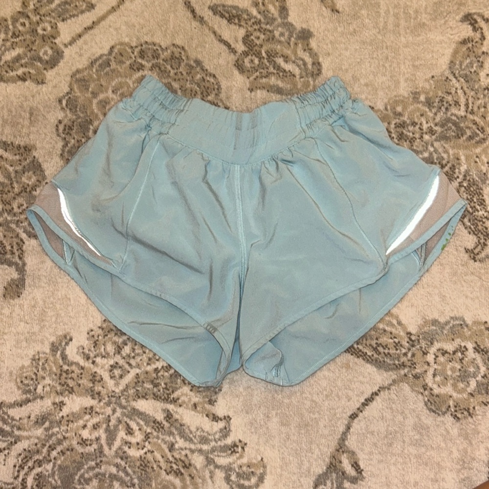 Lululemon Hotty Hot Low-Rise Lined Short 2.5”